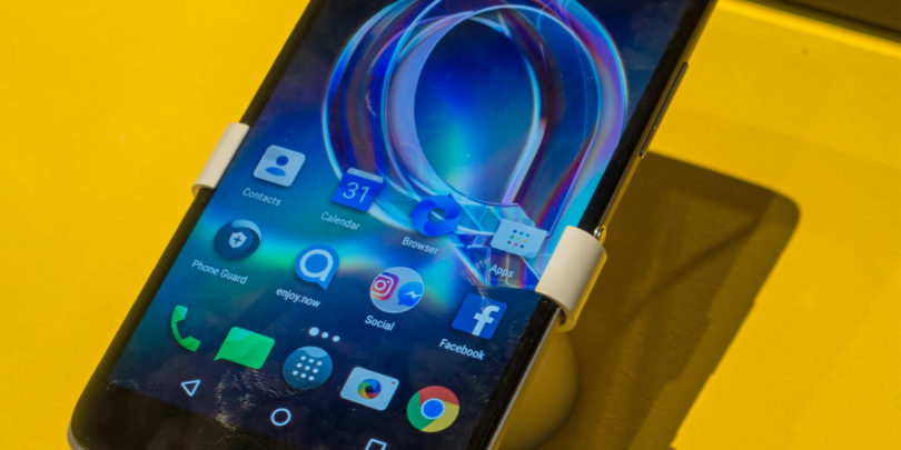 Alcatel se še trudi, a od njega pričakujemo več