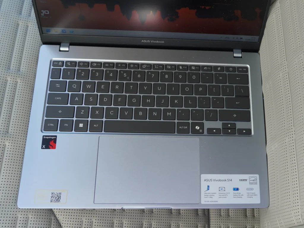 KRATKI TEST ASUS Vivobook S14: Šele v pravem kontekstu se pokažejo njegove prednosti
