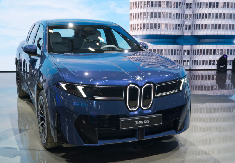 PRVIČ VIDENO BMW iX3: Impresivna tehnologija, oblikovna sprememba in vprašljiva cenovna politika (#video)