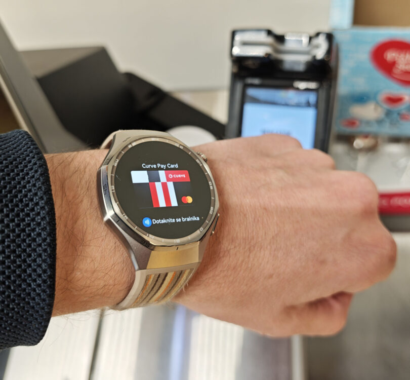 NEDELJSKI NASVET: Ure Huawei so končno dobile bančno storitev, ki bi jo morale že davno