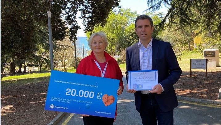 Telekom Slovenije predal donacijo za prenovo Mladinskega zdravilišča in letovišča Debeli rtič