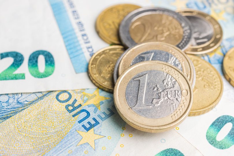 VIKEND ANKETA: Ste za plačljiv X ali Facebook?
