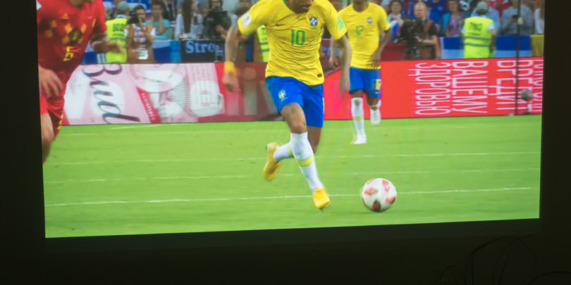 Epson EH-LS100: Enostavno do res velike slike (#VIDEO)