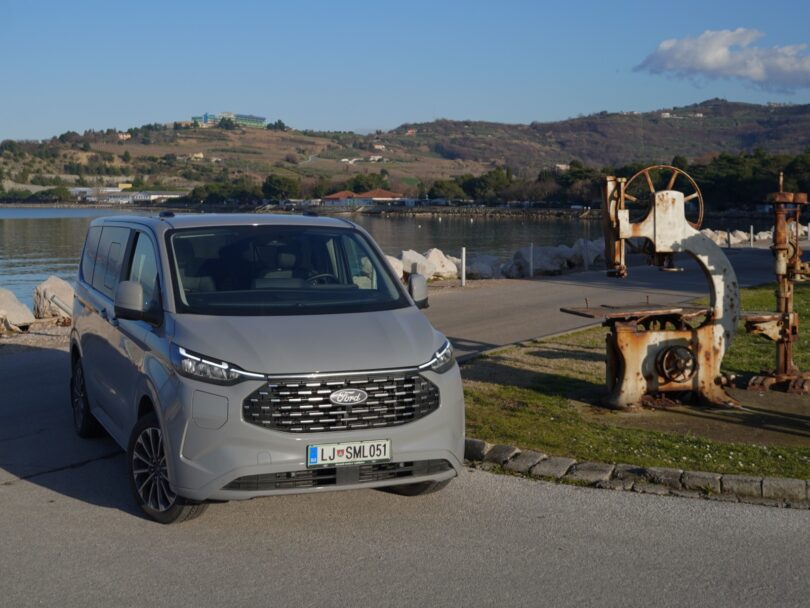 DRUGI POGLED Ford Tourneo Custom (PHEV): Zdaj gre nekaj deset kilometrov na elektriko