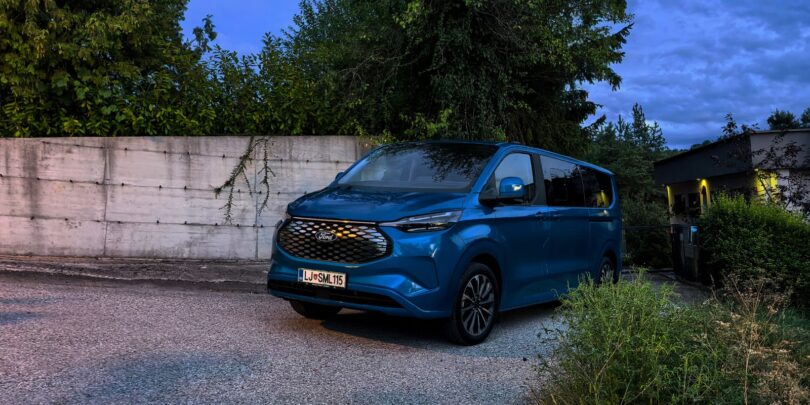 KRATKI TEST Ford e-Tourneo Custom: Elektrika ga je spremenila, a ne nujno na bolje!