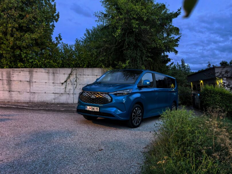 KRATKI TEST Ford e-Tourneo Custom: Elektrika ga je spremenila, a ne nujno na bolje!