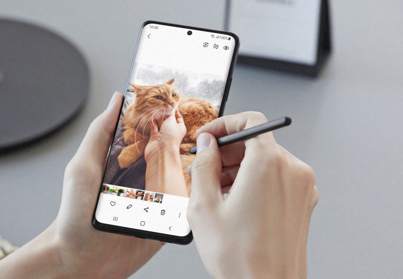 Samsungov Galaxy S21 Ultra je najbolj črn telefon doslej