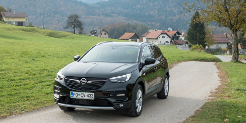 Opel se kot eden zadnjih priključuje zabavi s srednjevelikimi SUV-ji