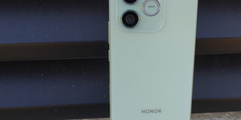 Popoln telefon za mlade po letih ali po duši