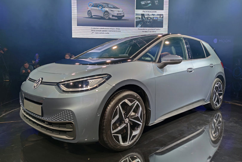 Volkswagen ID.3 se je dalo videti, peljati pa ga bo mogoče čez pol leta (#video)