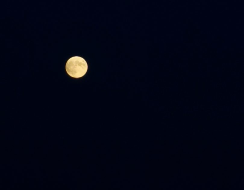 Fotografiranje Lune ali zvezd s telefonom še ni astrofotografija