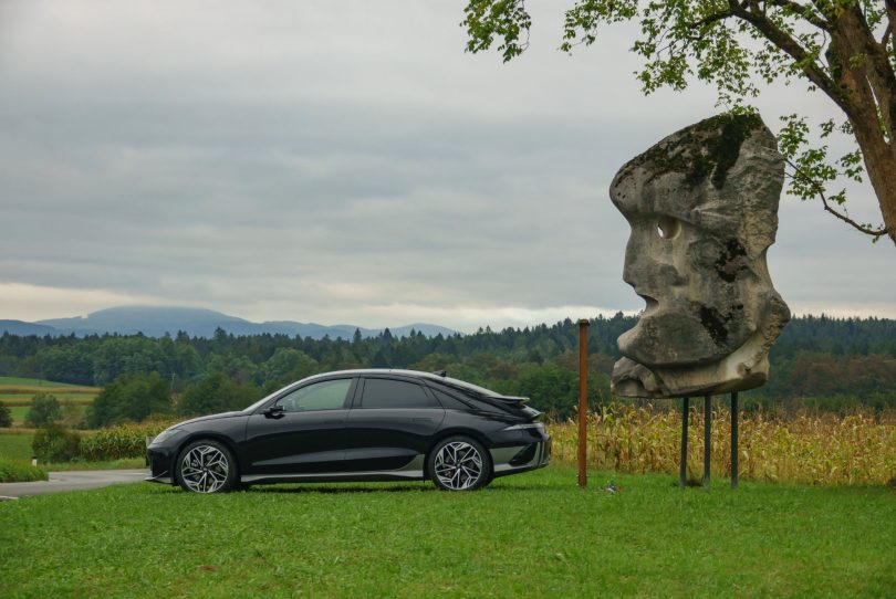 KRATKI TEST Hyundai Ioniq 6 AWD: Ekstravaganca v vseh pogledih (#video)