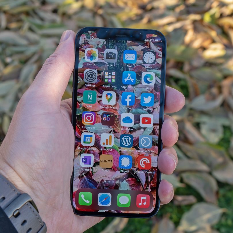 Očitno imate rajši majhne telefone, kot kažejo prodajni rezultati