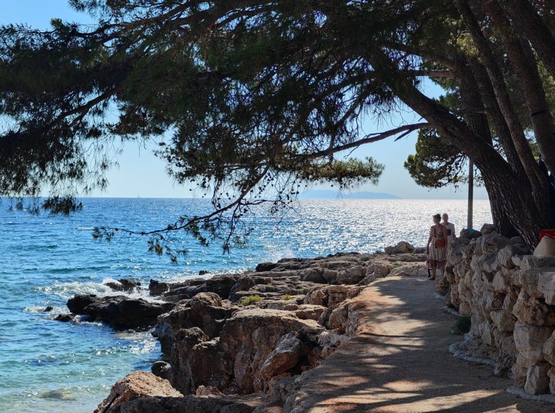 Na morje z električnim avtom (1): Se je situacija zaradi navala tujcev še poslabšala? (#video)