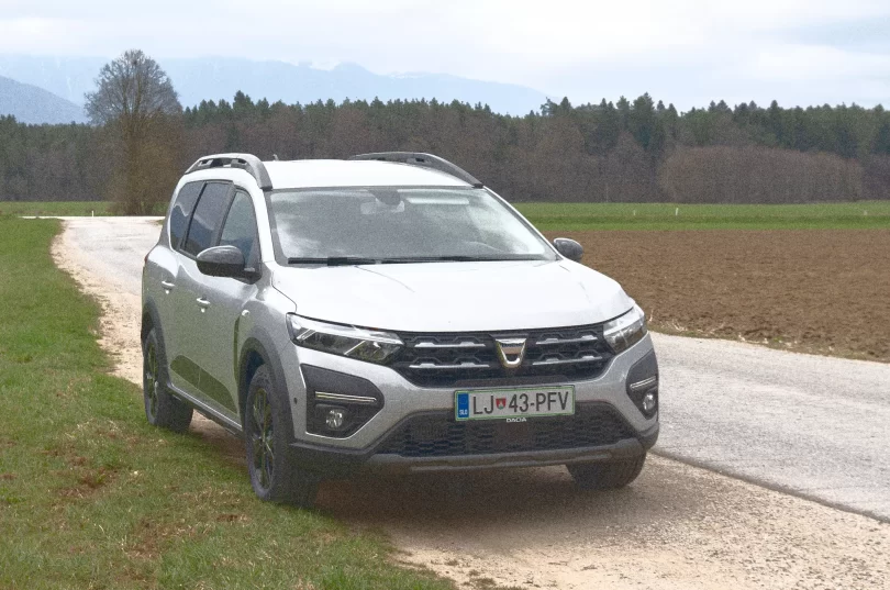 Avtomobilska branža kolektivno sili v prestiž, dostopna vozila pa izumirajo