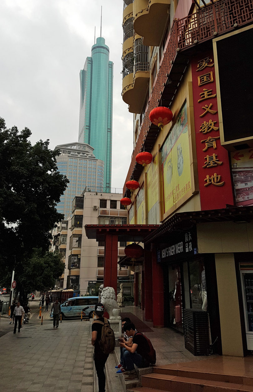 Kitajska viša svoj požarni zid