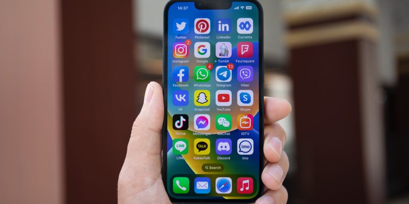 Bližje pogovorom med WhatsAppom in Viberjem, a še vedno kar daleč