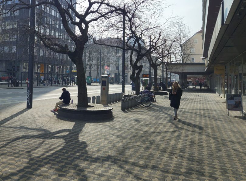 Obiskovalci in tudi prebivalci Ljubljane si želijo uporabe mestnega avtobusa z bančno kartico