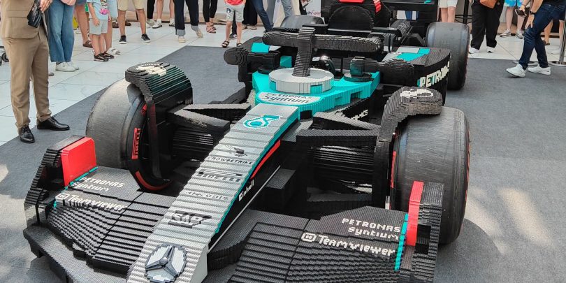 Pojdite pogledat repliko dirkalnika F1 iz kock LEGO! (#video)
