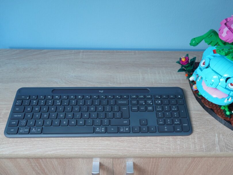 Logitech K980: Mi vsaj ne bo treba razmišljati o polnosti baterije