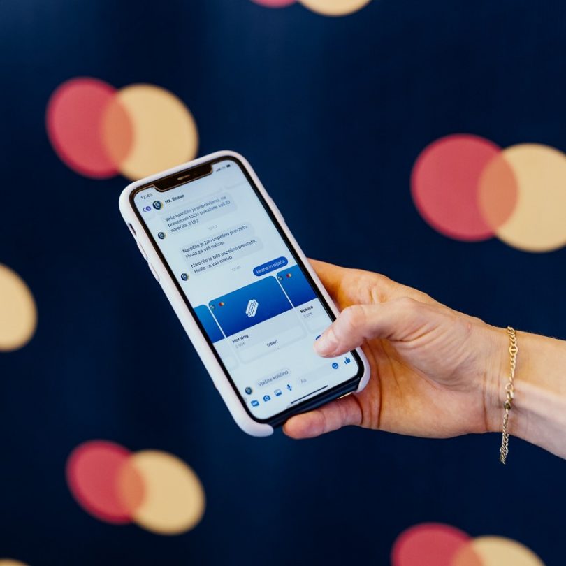 Če si lačen, si čist drugačen, zato zaženi bota in naroči nekaj za pod zob