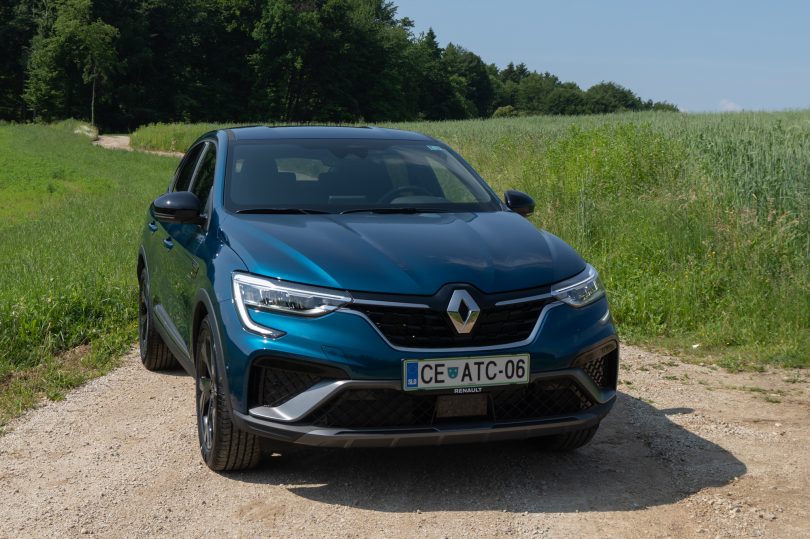 Renault z modelom Megane Conquest vstopa v manj zapolnjen razred in želi osvojiti nove kupce (#video)