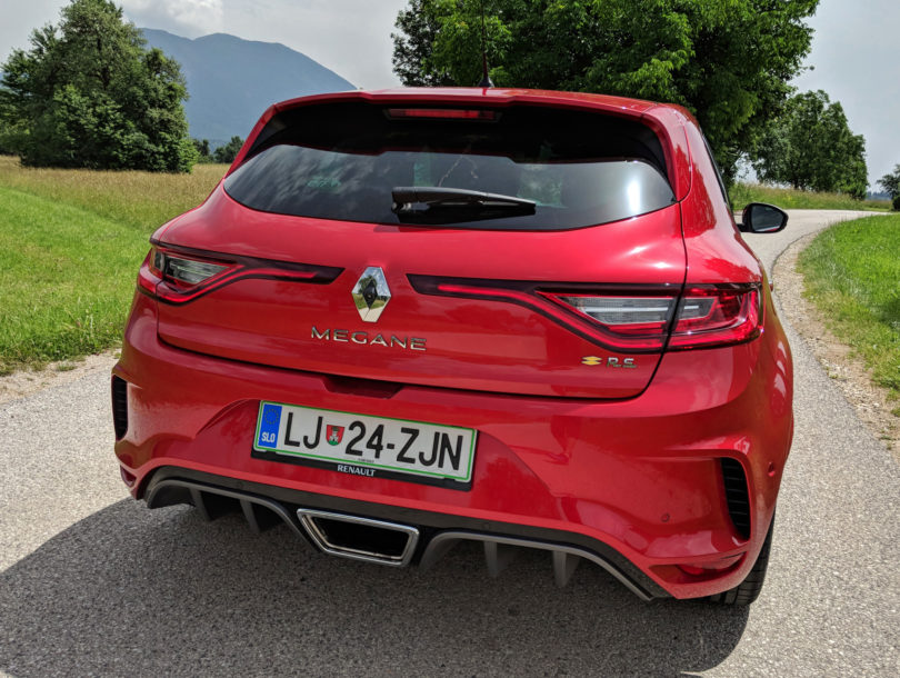 Megane R.S. se je prelevil v vsakdanje-dirkaško dvoživko