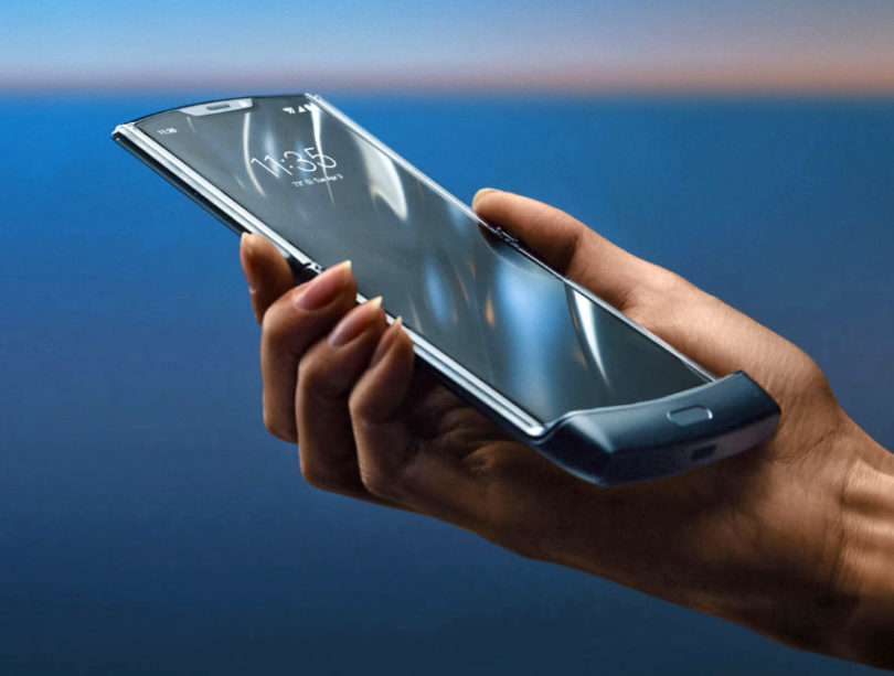 Motorola je s prepogljivim zaslonom oživila preklopni Razr, toda Razr bo težko poživil Motorolo