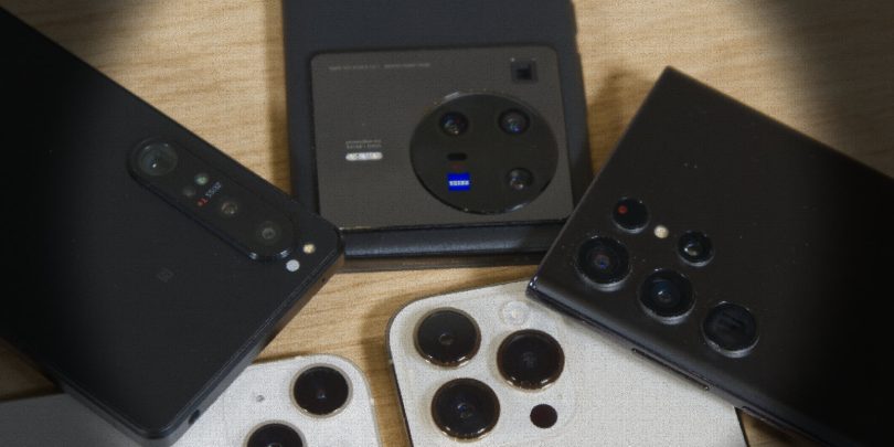 SOBOTNA ANKETA: Kateri je naj telefon leta 2022