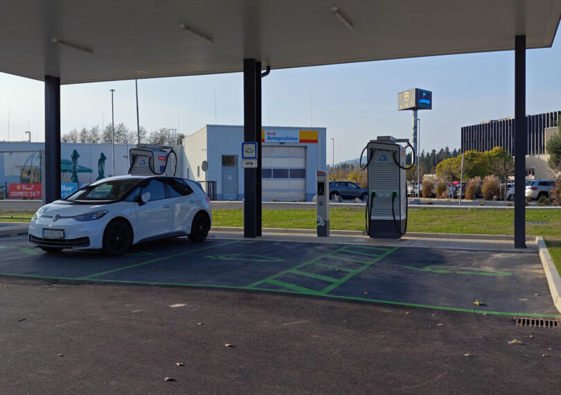 Popust na polnilnicah ob preklopu na Petrol Elektriko