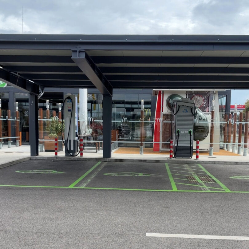 Petrol rahlo pocenil polnjenje na svojih polnilnicah