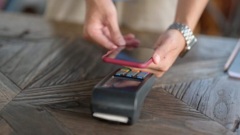 Idealen bančni paket za plačevanje s telefonom?