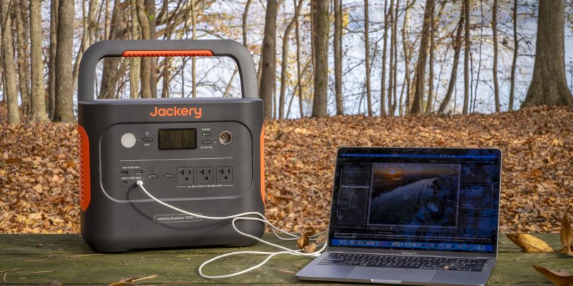 Z nakupom robinzonske baterije lahko še malo počakate