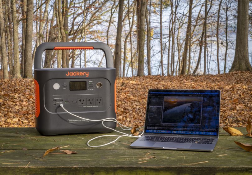 Z nakupom robinzonske baterije lahko še malo počakate