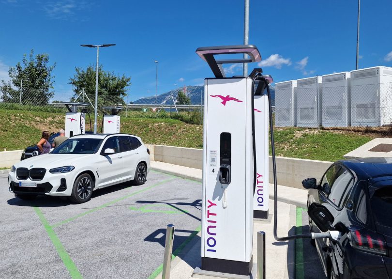 Plačevanje polnjenja avtomobilov s plačilnimi karticami – Da, ampak …