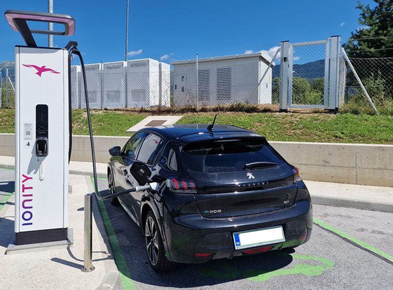 HITROST POLNJENJA Peugeot e-208 (45 kWh)