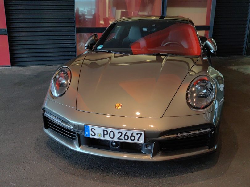 Z električnim Porschejem na počez in na poskok (#video)