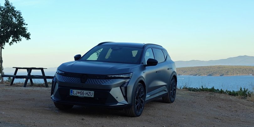 Na morje z električnim avtom (2): Novi Scenic je izjemno prijeten in vsestranski, pri električni zasnovi pa »zgolj« dober