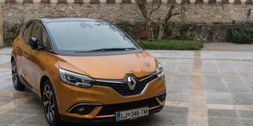 Renault je Scenica postavil višje in mu vgradil znano tehnologijo
