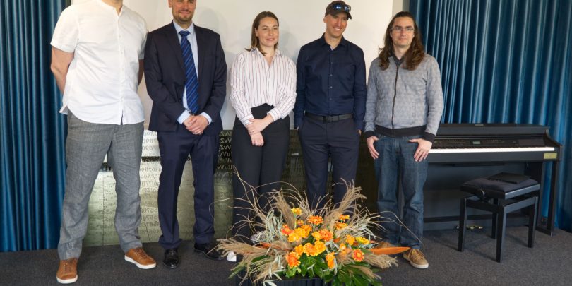 Če smo dobri, zakaj potem svarila, da bi bilo treba marsikaj v državi korenito spremeniti?