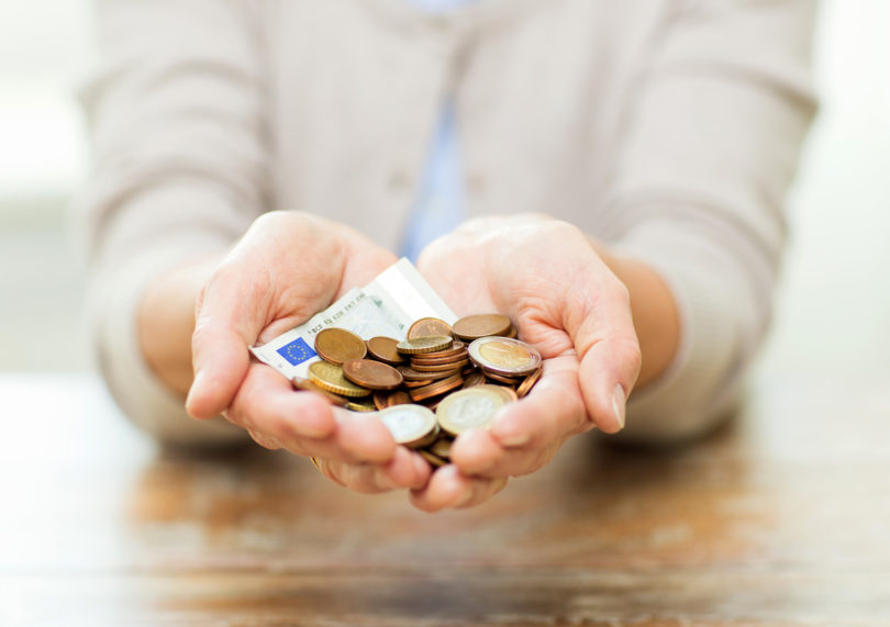 Konec meseca pojdite mladi namesto (starih) staršev na bankomat po pokojnino!