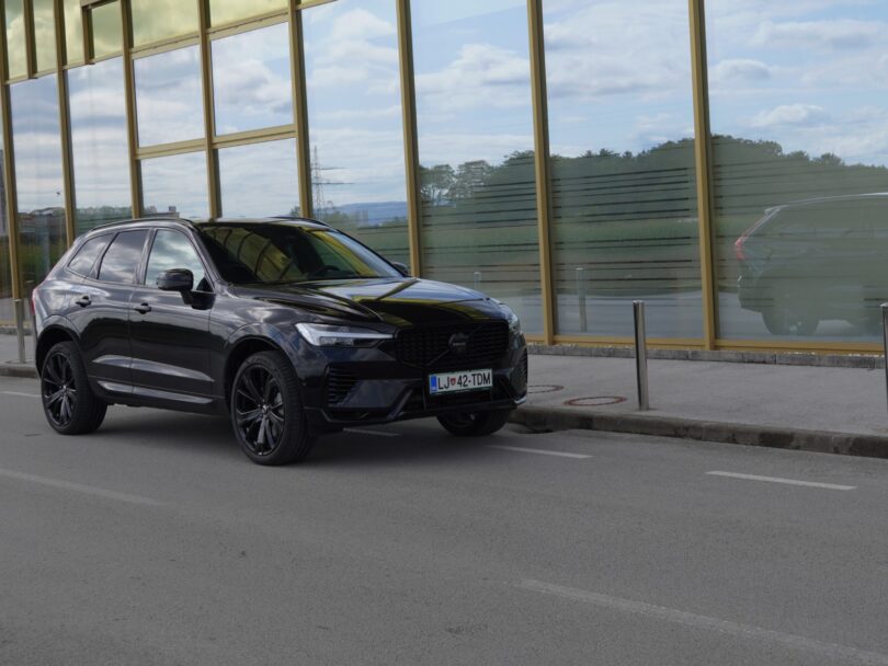 KRATKI TEST Volvo XC60 T8: Električni eliksir mu pomaga skrivati leta