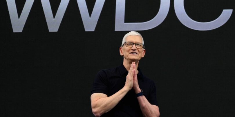 Apple (spet) stavi na umetno inteligenco in prenovljeno Siri!