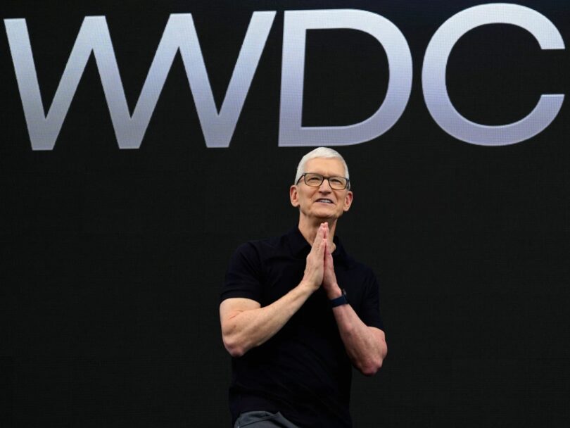 Apple (spet) stavi na umetno inteligenco in prenovljeno Siri!