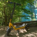 Xiaomi Scooter 6 Ultra: Premalo moči za resen klanec, a pospešek je nor!