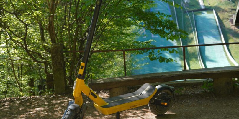 Xiaomi Scooter 6 Ultra: Premalo moči za resen klanec, a pospešek je nor!