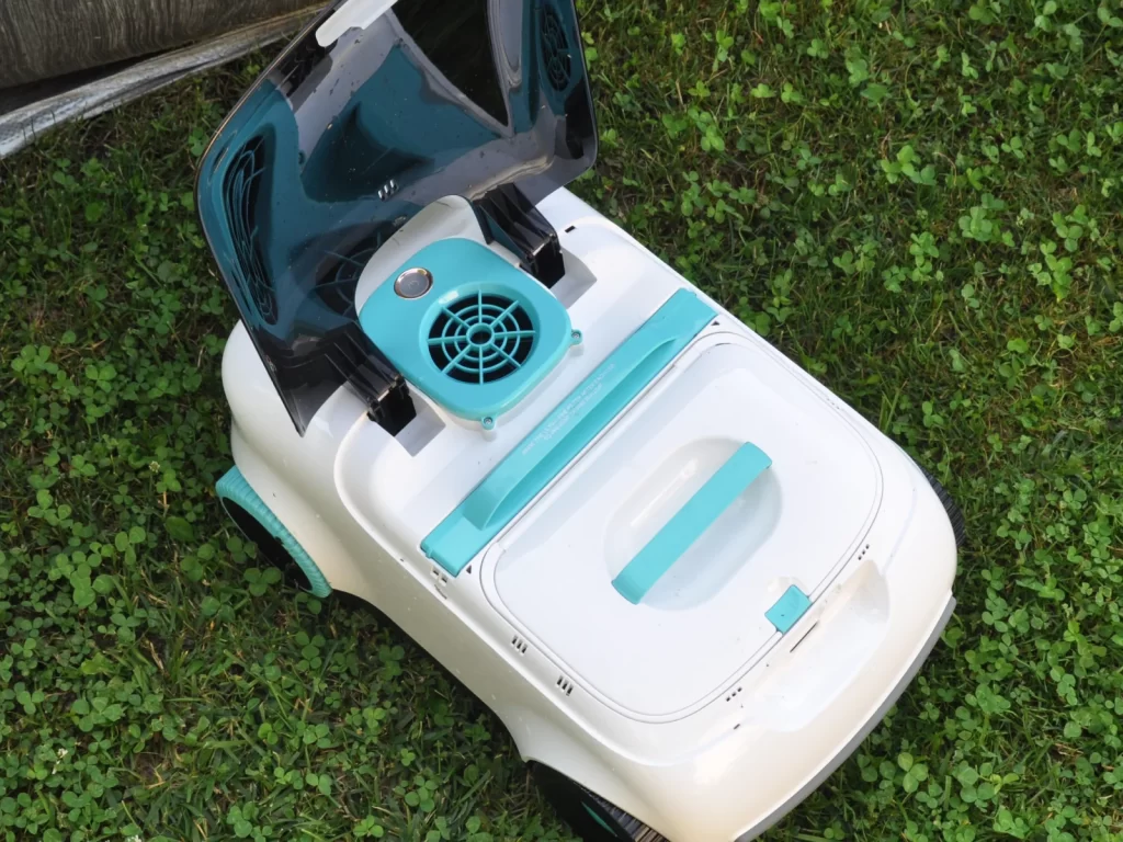 bazenski robot Aiper Scuba L1