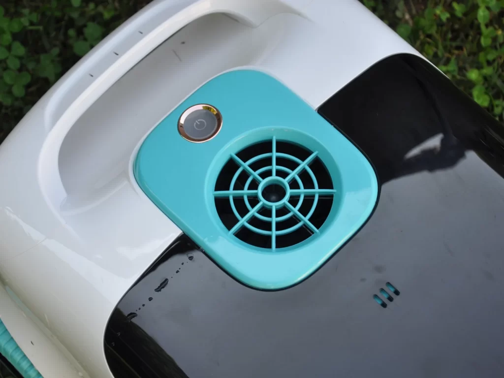 bazenski robot Aiper Scuba L1