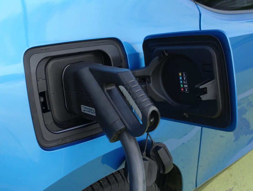 Od pogovorov dveh z nasprotnih bregov večina nima nič