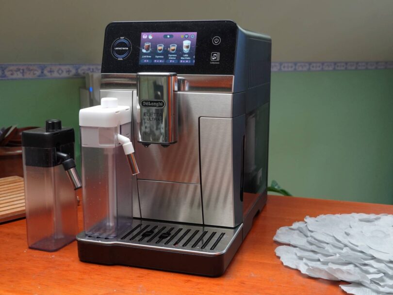 De’Longhi Eletta Ultra: Zvrhane skodelice precej spodobnih kav